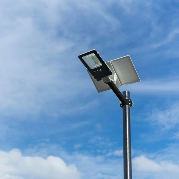 Lampa LED stradala hybrid cu panou solar 50W alimentare duala AC DC si telecomanda IP65